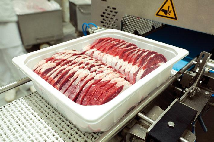 Packaging machine with meat packed in MAP